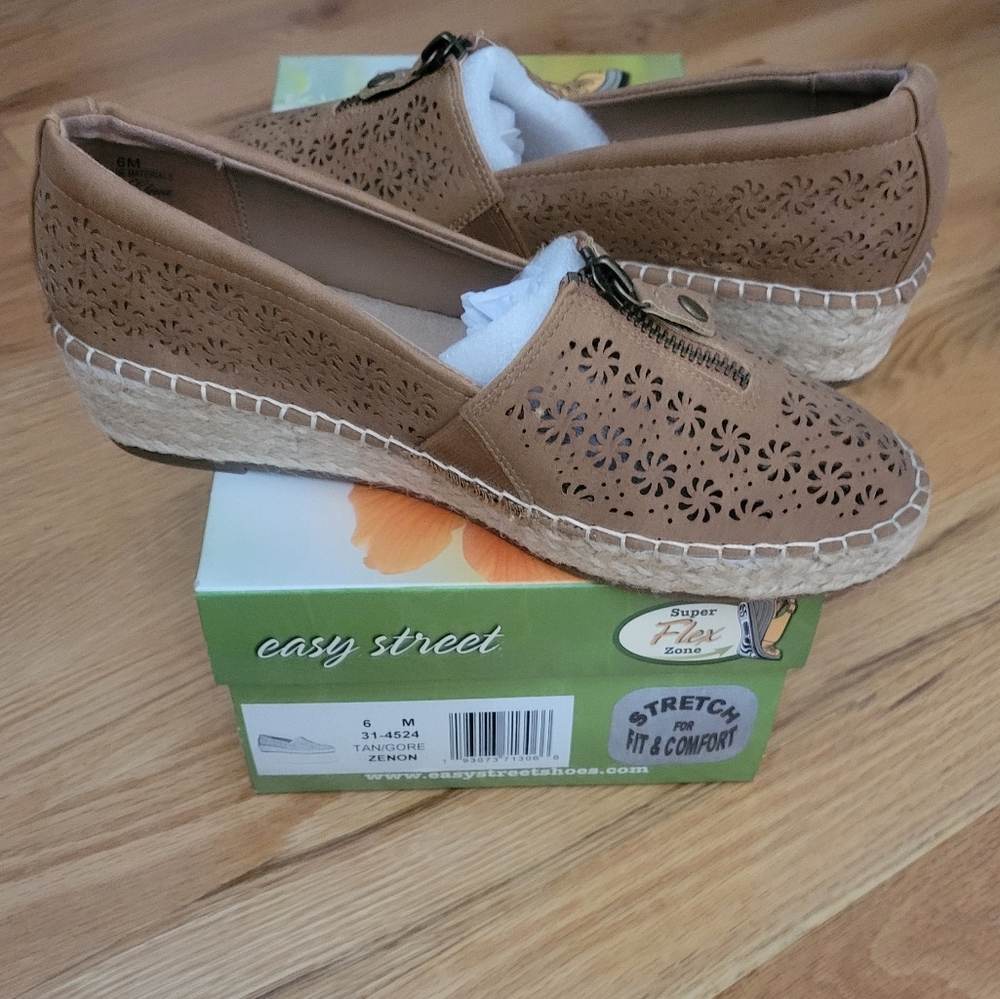 NIB!! Easy Street Zenon Women’s Espadrille Slip-On Shoes - Picture 2 of 9